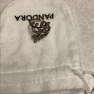 Size 7 sparking leaves pandora ring